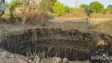 जैतपुर: जैतपुर के कमता में कार पलटने के बाद पुलिस को देखकर भागे तीन लोगों की कुएं में डूबने से मौत