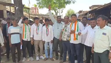 તિલકવાડા: અગર જિલ્લા પંચાયત અને તાલુકા પંચાયત કોંગ્રેસ પક્ષના ઉમેદવાર સુરજીપુરા અને અગર ગામેં ડૉર ટુ ડૉર જન સંપર્ક કર્યો