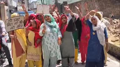 हसनपुर: हसनपुर में स्मार्ट मीटर को लेकर महिलाओं का गुस्सा फूटा, किया जोरदार प्रदर्शन और लगाया जाम