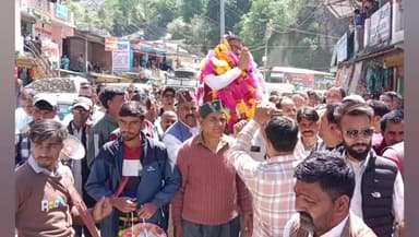 राजगढ़ी: नौगांव में उत्तराखण्ड अन्य पिछड़ा वर्ग आयोग के उपाध्यक्ष श्याम डोभाल का पार्टी कार्यकर्ताओं ने भव्य स्वागत किया