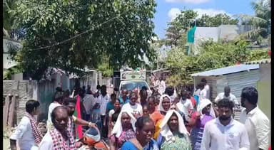 நாகப்பட்டினம்: ஒரத்தூர் மருத்துவக் கல்லூரி அருகே தனக்கு இடம் இருப்பதை நிரூபித்தால் சொந்த செலவில் பத்திர பதிவு செய்து தருகிறேன் நாகை அதிமுக வேட்பாளர் கதிரவன் சவால்