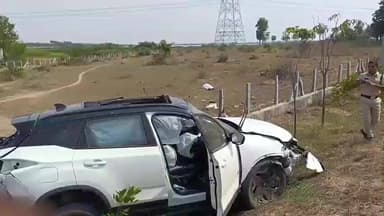 సూర్యాపేట: పిల్లలమర్రి శివారులో డివైడర్ను ఢీకొట్టిన వాహనం, ఖమ్మం కాంగ్రెస్ నేత జావీద్ దుర్మరణం
