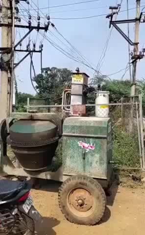 హిమాయత్ నగర్: మిట్ట కోడూరులో మిట్ట మధ్యాహ్నం విద్యుత్ ట్రాన్స్ఫార్మర్ నుంచి చెలరేగిన మంటలు