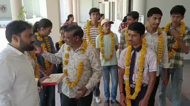 सीहोर नगर: सीहोर जिले ने प्रदेश सूची में बनाई जगह, 10वीं में 1 और 12वीं में 4 छात्रों ने बाजी मारी, कलेक्टर ने दी बधाई