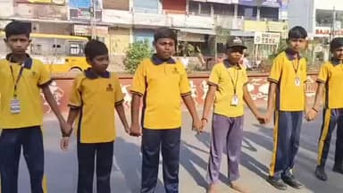 నిర్మల్: అరైవ్ అలైవ్ వారోత్సవాల కార్యక్రమంలో భాగంగా జిల్లా కేంద్రంలో విద్యార్థులచే భారీ మానవహరం, పాల్గొన్న కలెక్టర్ అభిలాష అభినవ్