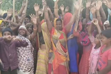 पटियाली: बस्तर मऊ में शराब के ठेके के विरोध में महिलाओं ने किया हंगामा, एक महिला ने फांसी लगाने की कोशिश की