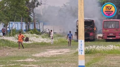 গঙ্গাসাগরের মেলা অফিসের মাঠে দাঁড়িয়ে থাকা সরকারি বাসে হঠাৎই আগুন, এলাকায় ব্যাপক চাঞ্চল্য।
স্থানীয় সূত্রে খবর, মেলা ...