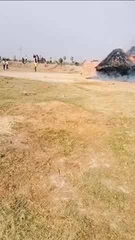 चेवाड़ा: चकंदरा गांव स्थित दुर्गा मंदिर के पास बुधवार शाम 4 बजे आग लगने से दो पुंज जलकर राख