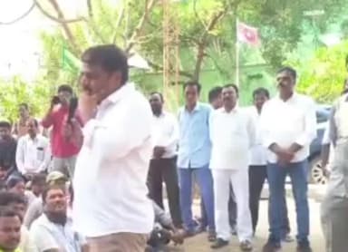 భువనగిరి: ఆర్టిజన్ కార్మికులకు ఎమ్మెల్సీ తీన్మార్ మల్లన్న మద్దతు ప్రకటించారు.