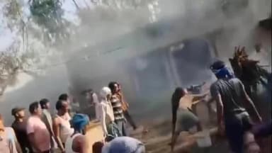 हर्रैया: दुबौलिया के कठोतिया में लगी भीषण आग, झोंपड़ी जलकर हुई राख