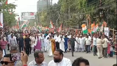 মাটিগাড়া: শিলিগুড়ি এবং মাটিকাটা নকশার বাড়ি কেন্দ্রের দুই তৃণমূল প্রার্থীর সমর্থনে শিলিগুড়িতে পদযাত্রা করলেন মমতা বন্দ্যোপাধ্যায়