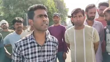 #सहसवान #नगर के #सफाई #कर्मचारीओ की #हड़ताल.. जिला अध्यक्ष ने आरोप लगाया ... कि सफाई का कार्य करके ट्रैक्टर सवार चालक को...