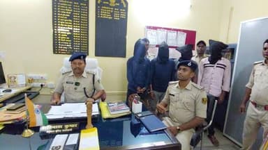 मधेपुरा पुलिस की बड़ी कार्रवाई अंतर जिला नकली नोट के कारोबार का किया भंडाफोड़ ,पांच अभियुक्त को किया गिरफ्तार . प्रेस वि...