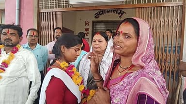 शिवानी कुशवाहा का जिले की सूची में सातवां स्थान
सम्मान पा कर नम हुई मां की आंखें खुशी के छलके आंसू