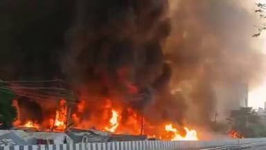 #लखनऊ की झुग्गी–झोपड़ियों में इसी तरह 20 से ज्यादा ब्लास्ट हुए हैं। माना जा रहा है कि ये सिलेंडर फटे हैं। लखनऊ विकास प्राधिकरण