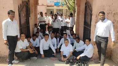 अधिवक्ताओ का विरोध प्रदर्शन पुलिस प्रशासन के खिलाफ की गई नारेबाजी #live #viral #didwanajila #bakil