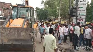 जहानाबाद में अतिक्रमण पर चला बुलडोजर, सड़क किनारे की दुकानें हटाई गईं,
#BiharNews #viralposts #tranding #samratchoudhar...