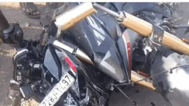 बसमत: औंढा नागनाथजवळ भीषण अपघातः खांडेश्वरी मंदिराजवळ भरधाव पिकअपची दुचाकीला धडक; दोन तरुणांचा जागीच मृत्यू, एक जखमी