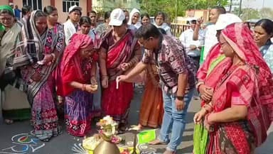 ବୌଦ୍ଧ ସଦର: ଜିଲ୍ଲାପାଳଙ୍କ କାର୍ଯ୍ୟାଳୟ ଠାରୁ ମହିଳା ସଶକ୍ତିକରଣ ସଚେତନତା ଶୋଭାଯାତ୍ରାକୁ ଶୁଭାରମ୍ଭ କଲେ ଜିଲ୍ଲାପାଳ