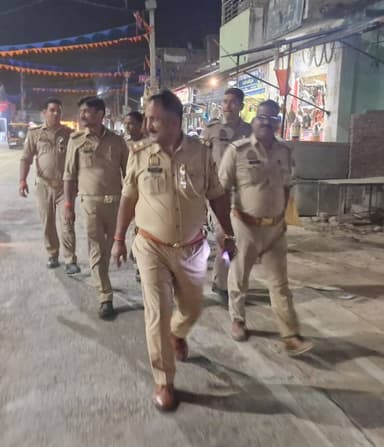 वरिष्ठ पुलिस अधीक्षक जौनपुर, @ipskunwaranupam के निर्देशन में यातायात नियमों के अनुपालन के दृष्टिगत आज दिनांक- 15.04.202...