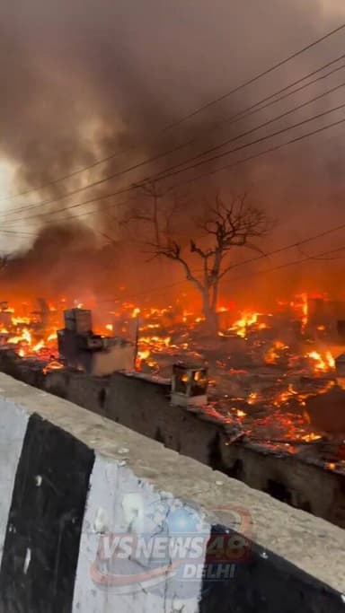 विकास नगर तहरेपुलिया के पास झोपड़पट्टी में लगी भीषण आग देखते ही देखते सब कुछ जलकर राख, लोगों में मची अफरा-तफरी
#Lucknow...