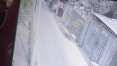 चौथम: जवाहर नगर के पास बाइक सवार दंपति से लूट, उचक्के महिला की सोने की बाली लेकर फरार, सीसीटीवी फुटेज आया सामने