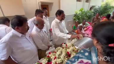 నర్సంపేట: నర్సంపేటకు చెందిన టీచర్ మృతి చెందగా, విషయం తెలుసుకున్న మాజీ మంత్రి నివాసానికి వెళ్లి నివాళులు అర్పించారు Z