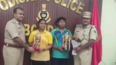 ବୌଦ୍ଧ ସଦର: ଜିଲ୍ଲା ପୋଲିସ୍ କାର୍ଯ୍ୟାଳୟ ଠାରେ ଜାତୀୟ ପ୍ରତିଯୋଗୀତାରେ ପଦକ ବିଜୟୀ ଭାଇ ଭଉଣୀଙ୍କୁ ସମ୍ବର୍ଦ୍ଧିତ କଲେ ଏସପି