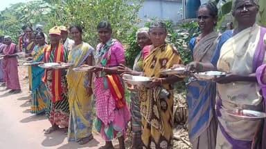 பவானி: குறிச்சி சுற்றுவட்டார பகுதிகளில் தமிழக வெற்றி கழகத்தின் வேட்பாளர் பாலகிருஷ்ணன் தீவிர வாக்கு சேகரிப்பில் ஈடுபட்டார்