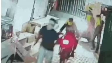 पानीपत: पानीपत में गाली देने से मना करने पर बाइक सवारों ने बुजुर्ग और पड़ोसियों को डंडों से पीटा