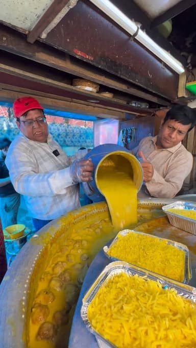 Gabbar ke kadhi Chawal in east delhi
#delhifood #streetfood #foodreels #indianfood #kadhichawal
