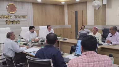 सिंगरौली: जिला स्तरीय टास्क फोर्स की बैठक में कलेक्टर ने उद्योगों, ढाबों और संवेदनशील क्षेत्रों के नियमित निरीक्षण के निर्देश दिए