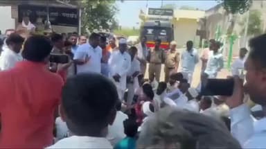 गंगाखेड: गंगाखेड पोलीस ठाण्यात भाजपा जिल्हाध्यक्ष सुरेश भुमरे यांनी समाज बांधवांनाशी संवाद साधून शांततेचे केले आवाहन