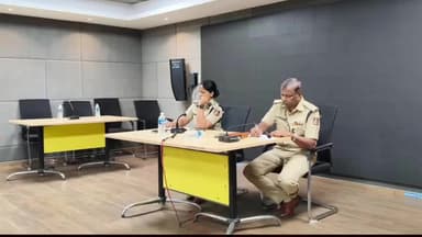 ಬಳ್ಳಾರಿ: ಇ-ಸೇವಾ ವಲಯಗಳ ಆಡಳಿತ ಮಂಡಳಿಯವರೊಂದಿಗೆ ಸಭೆ ನಡೆಸಿ ಎಸ್ಪಿ ಡಾ.ಸುಮನ್ ಡಿ.ಪೆನ್ನೇಕರ್ ಹೇಳಿಕೆ
ಸಿಬ್ಬಂದಿ ಮಾಹಿತಿ ಸಲ್ಲಿಸುವುದು ಕಡ್ಡಾಯ