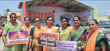 ಗದಗ: ಮಹಿಳೆಯರಿಗೆ ಶೇ. 33% ಮೀಸಲಾತಿ ಹಿನ್ನಲೆಯಲ್ಲಿ ನಗರದಲ್ಲಿ ಮಹಿಳಾ ಮೋರ್ಚಾದಿಂದ ಬೈಕ್ ರ್ಯಾಲಿ