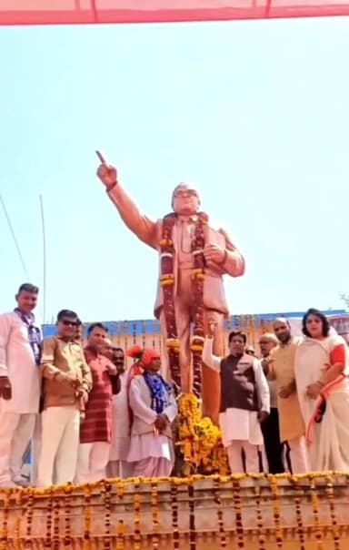 श्रद्धेय बाबासाहेब डॉ. भीमराव अंबेडकर जी एवं सामाजिक क्रांति के जनक महात्मा ज्योतिबा राव फुले की संयुक्त जयंती मनी ।