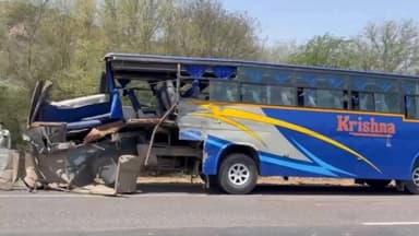 इंद्रगढ़: लाखेरी में लोनाबा के पास तेज रफ्तार ट्रक ने बस को पीछे से मारी टक्कर, हादसे में नहीं हुई जनहानि