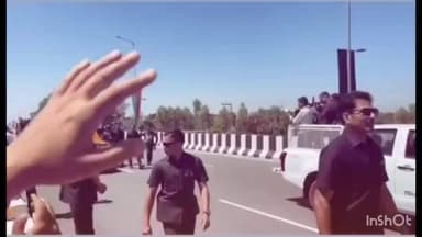 सहारनपुर: पीएम मोदी के रोड़ शो में एसपीजी कमांडो की इंसानियत, गिरा मोबाइल उठाकर लौटाया भीड़ में, वीडियो हुआ वायरल