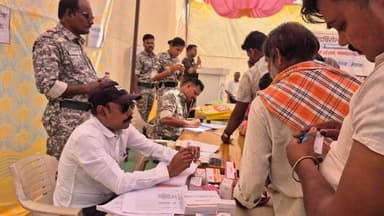 गडचिरोली पोलीस दलाच्या वतीने मौजा मन्नेराजाराम येथील आठवडी बाजारादरम्यान आरोग्य शिबिराचे करण्यात आले आयोजन
* या अभिनव उ...