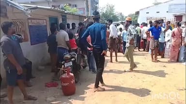 ಭದ್ರಾವತಿ: ಸಿಲಿಂಡರ್ ಗಾಗಿ ಪರದಾಟ: ಹೊಳೆಹೊನ್ನೂರಿನಲ್ಲಿ ಸಾರ್ವಜನಿಕರ ಆಕ್ರೋಶ