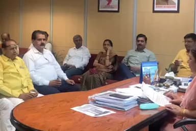 सिविल लाइन्स: एमसीडी स्टैंडिंग कमेटी की चेयरपर्सन सत्या शर्मा ने शिक्षकों की समस्याएं सुनीं