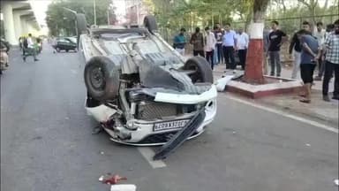 ગાંધીનગર: શહેરના ઘ-5 સર્કલ નજીક અકસ્માતની ધટના, કાર ઝાડ સાથે અથડાઈ