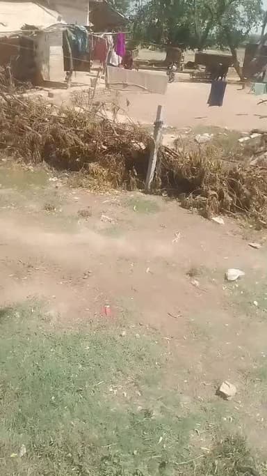 दोस्तों आप लोग मदद कीजिए क्योंकि हम बहुत ही ज्यादा मुसीबत में है यह लोग मेरे साथ हमेशा ऐसे ही करते हैं कभी मारपीट तो कभी