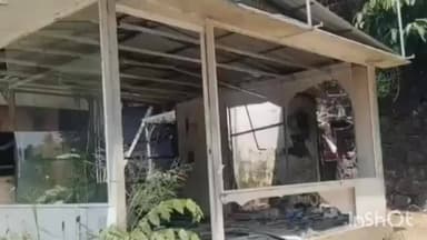 മീനച്ചിൽ: പാലാ വലിയ പാലത്തിനടിയിൽ കൂറ്റൻ ചില്ല് തകർന്നു വീണത് പരിഭ്രാന്തി പരത്തി