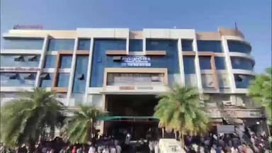 લીલા સર્કલ નજીક કોમ્પ્લેક્ષના બેઝમેન્ટમાં લાગેલી આગમાં 24 દર્દીઓનું રેકસ્યુ કરાયું, ફાયર દ્વારા આગ પર કાબુ મેળવ્યો