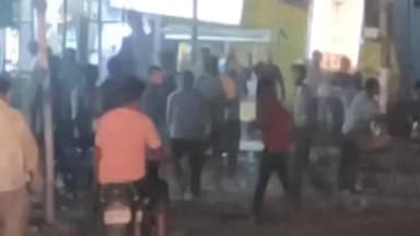 बहेड़ी: बाईपास मार्ग पर मोहम्मदपुर चौराहे के पास आधा दर्जन से अधिक लोगों ने ऑटो चालक को घेरकर बुरी तरह पीटा