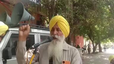 ਬਰਨਾਲਾ: ਕਿਸਾਨ ਯੂਨੀਅਨ ਉਗਰਾਹਾਂ ਵੱਲੋਂ ਡੀਸੀ ਦਫਤਰ ਨੇੜੇ ਦਿੱਤਾ ਗਿਆ ਧਰਨਾ ਮੰਡੀਆਂ ਵਿੱਚ ਰੁਲ ਰਹੀ ਹ ਫਸਲ ਨੂੰ ਲੈ ਕੇ