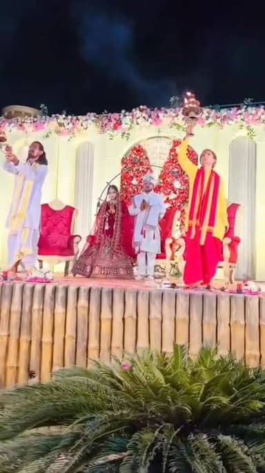 “नई जिंदगी की शुरुआत पर ढेरों बधाइयाँ,
सपनों से सजी ये डोर हमेशा खुशियों से भरी रहे,
भगवान तुम्हें हर खुशी दे और जीवन मे...