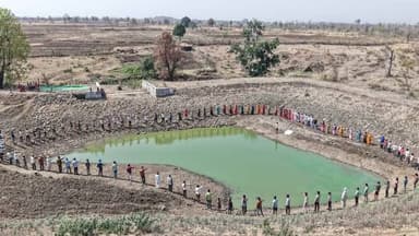 सिलवानी जनपद के ग्राम पिपलियाकला में जनभागीदारी से किया जा रहा है अमृत सरोवर की साफ-सफाई और स्टोन पिचिंग मरम्मत कार्य
–...