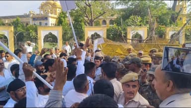 लोकतंत्र का गला घोंटता प्रशासन: शहीद स्मारक पर शांतिपूर्ण धरने को पुलिस ने बलपूर्वक रोका
#JaipurNews
#Protest #Police...